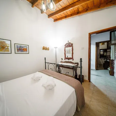 Maison Des Vignes * ロフウ