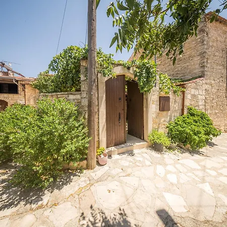 Maison Des Vignes Hébergement de vacances Lófou