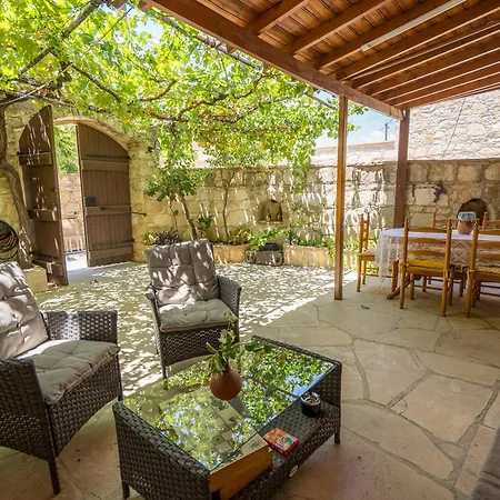 Maison Des Vignes لوفو