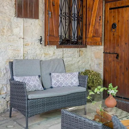 Maison Des Vignes * ロフウ