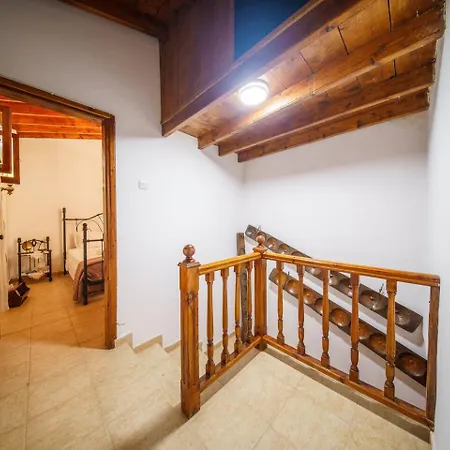 Maison Des Vignes ロフウ