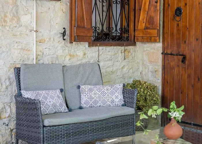 Maison Des Vignes * Lofou