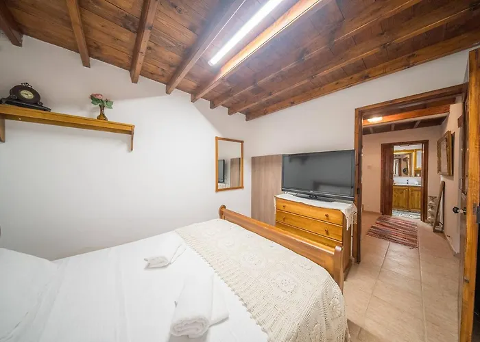 Maison Des Vignes * Lofou